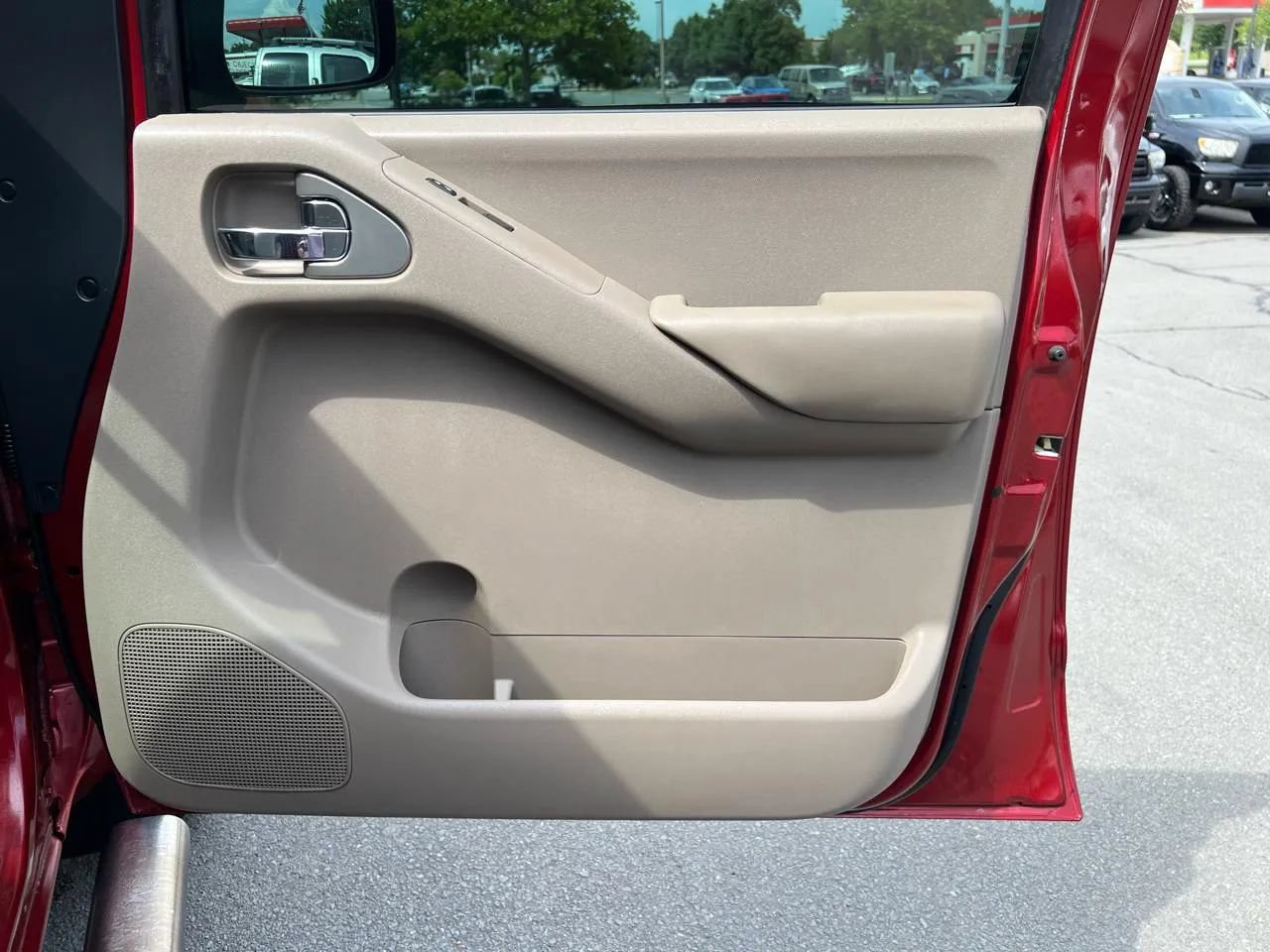 Used 2013 Nissan Frontier SV AWD/4WD image 21
