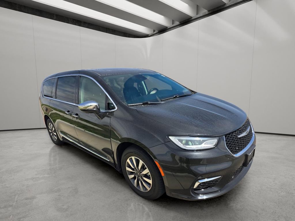 Used 2023 Chrysler Pacifica Limited image 7