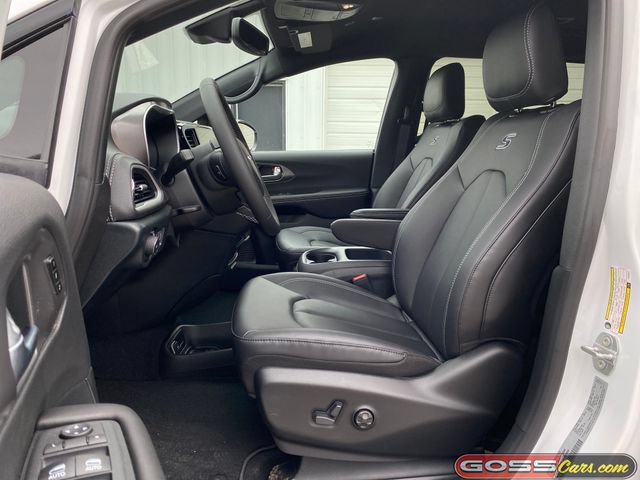 New 2026 Chrysler Pacifica Select w/ S Appearance Package FWD image 25