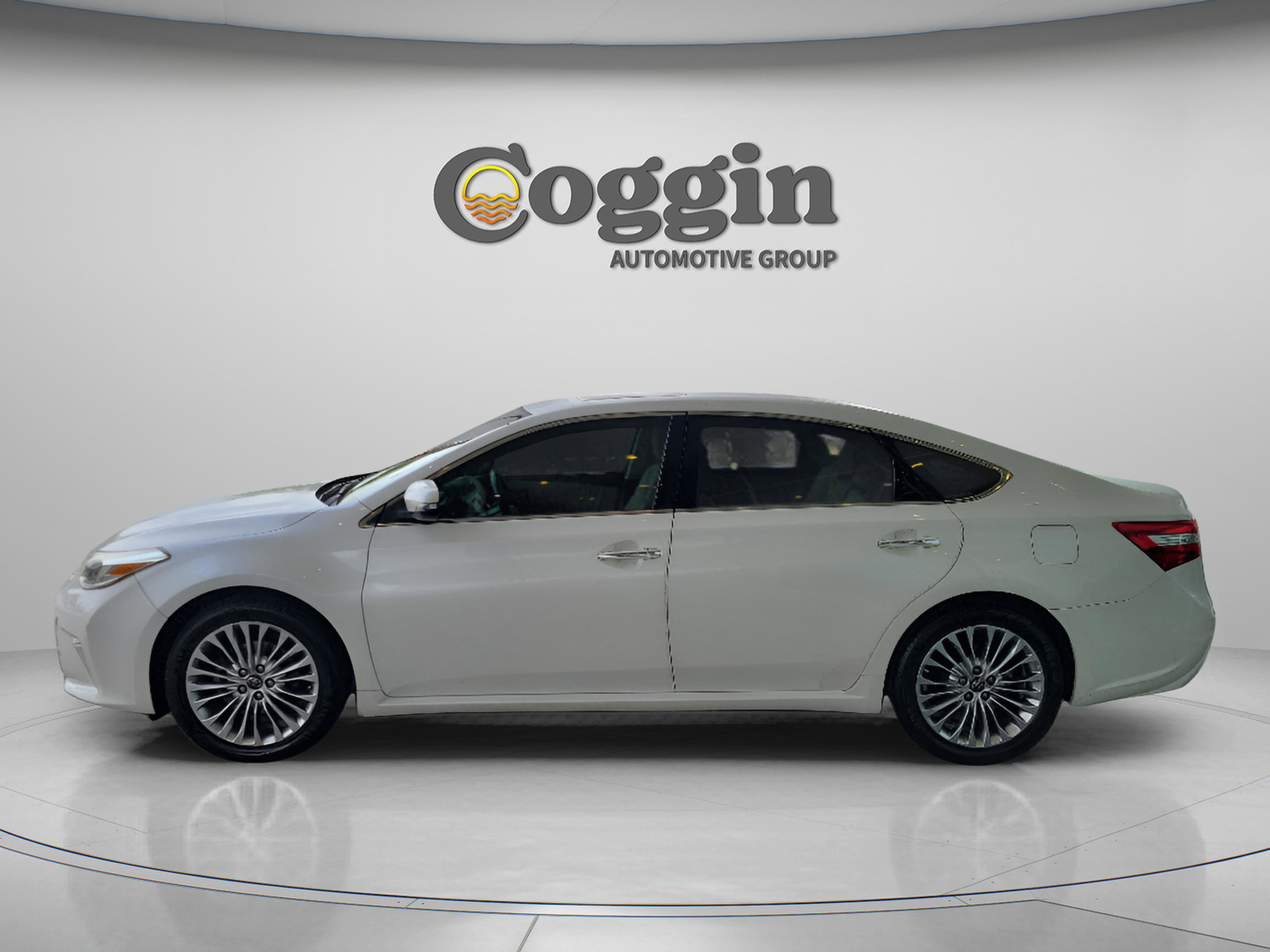 Used 2017 Toyota Avalon Limited FWD image 2