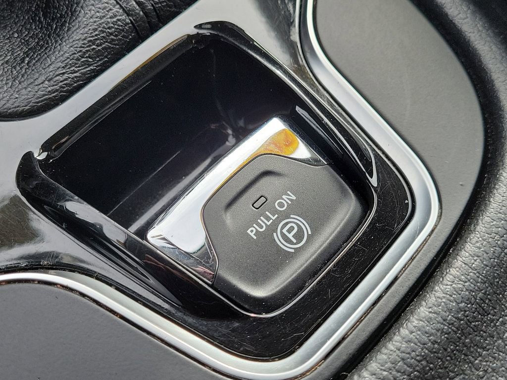 Used 2020 Jeep Cherokee Limited image 33