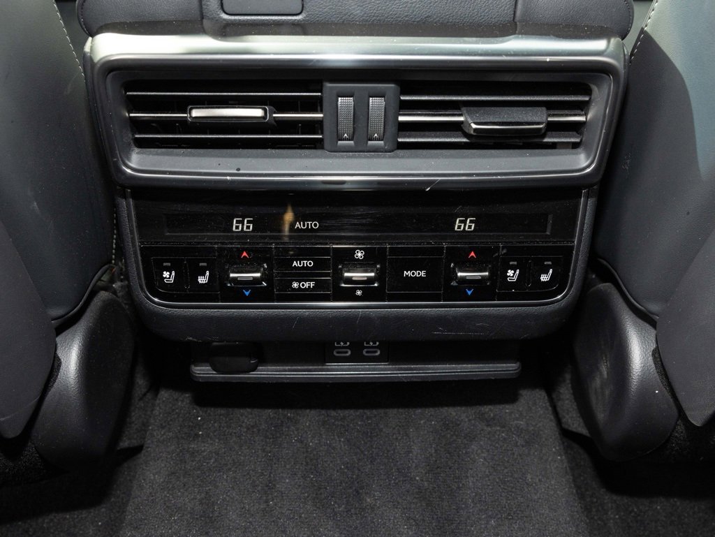 Used 2024 Lexus LX 600 4WD w/ Luxury Package image 40