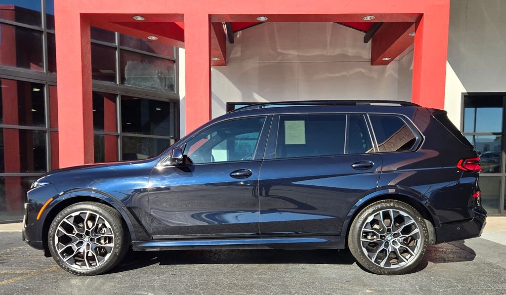 Used 2023 BMW X7 xDrive40i w/ M Sport Package AWD/4WD image 4