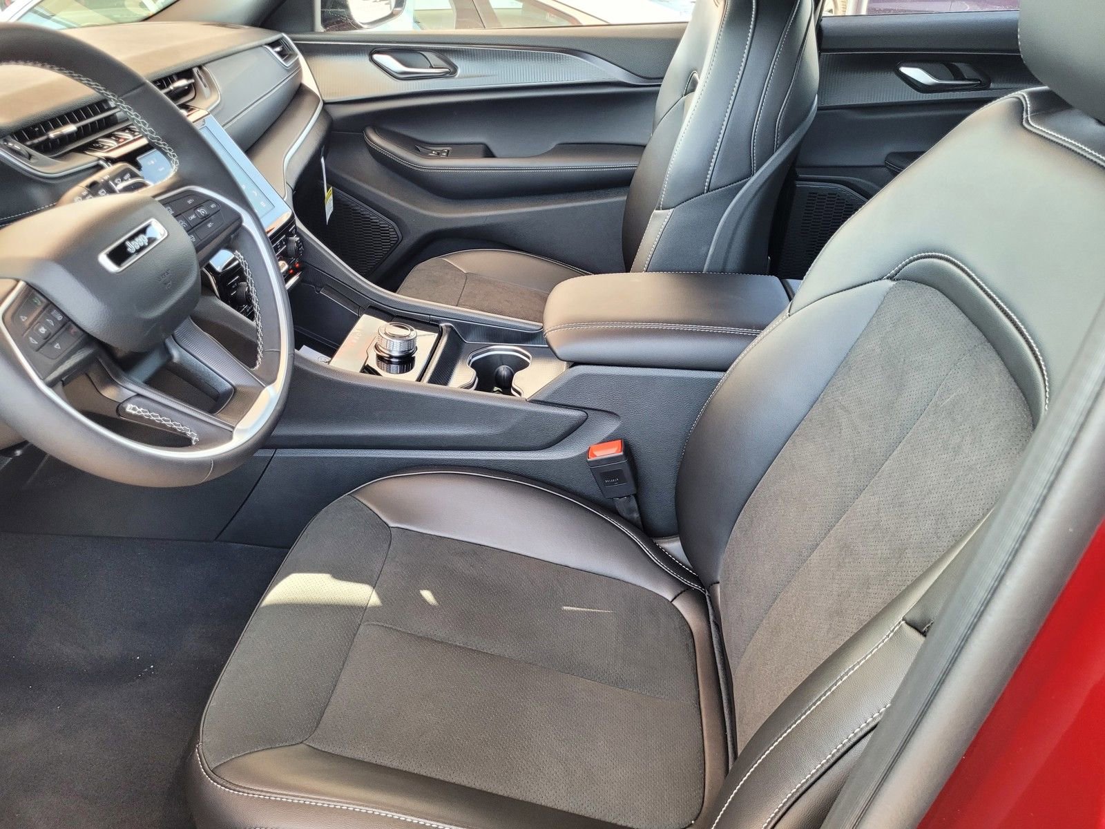 New 2025 Jeep Grand Cherokee L Laredo image 11