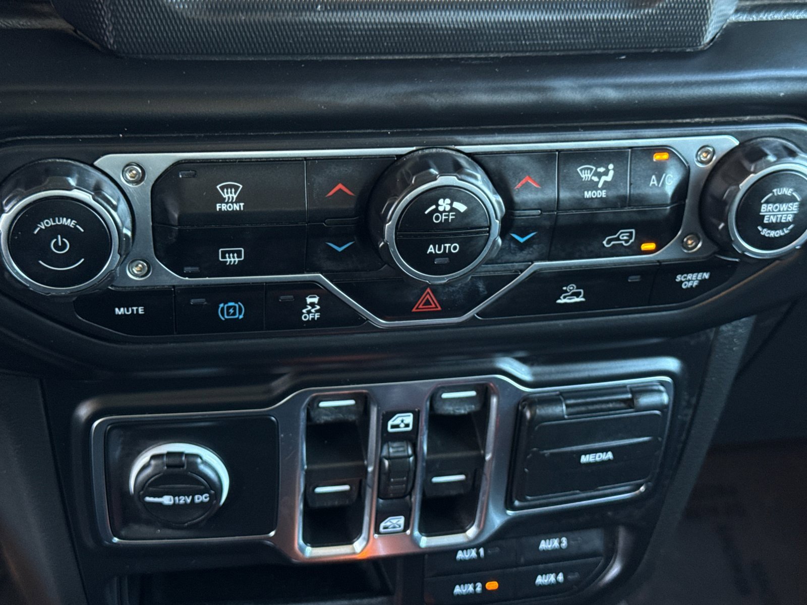 Used 2023 Jeep Wrangler Unlimited image 19