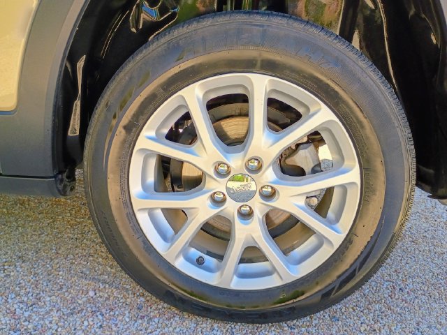 Used 2014 Jeep Cherokee Sport FWD image 19