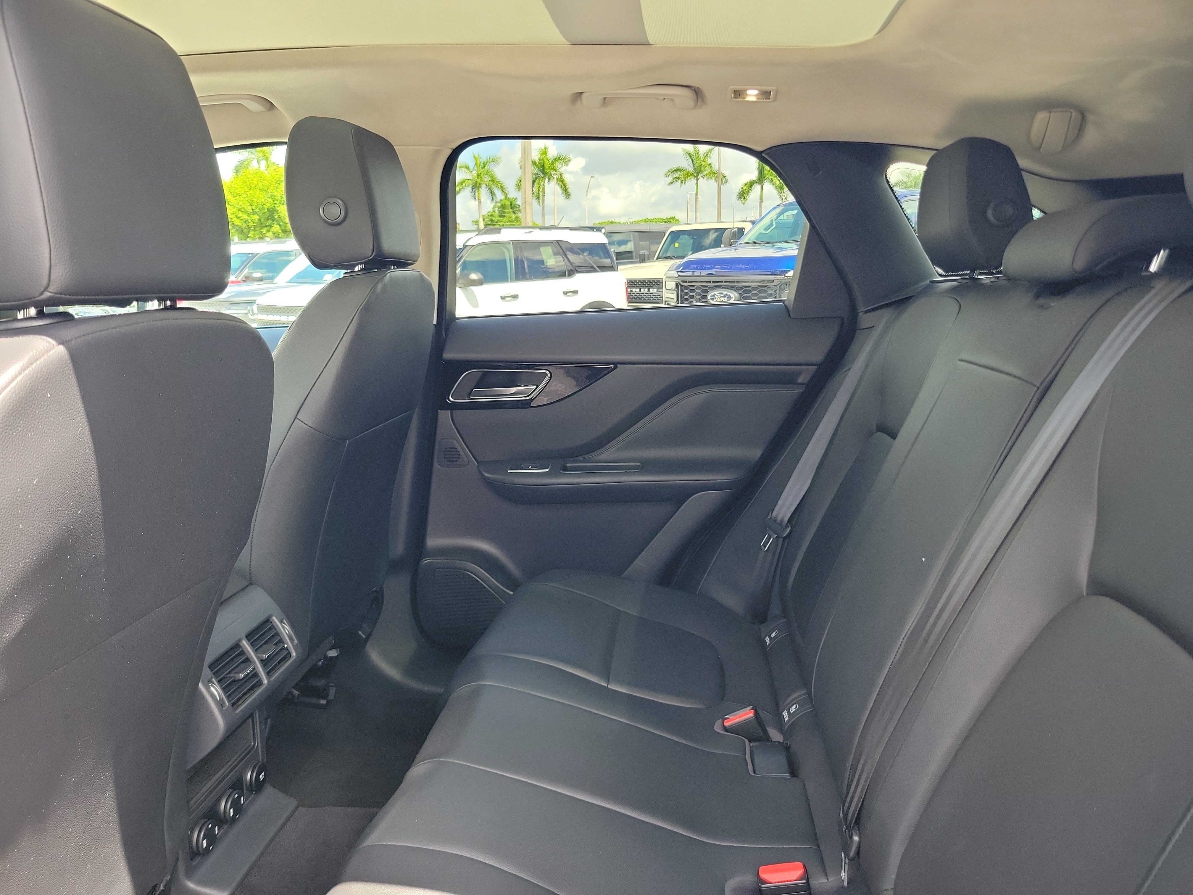 Used 2019 Jaguar F-PACE AWD/4WD image 15