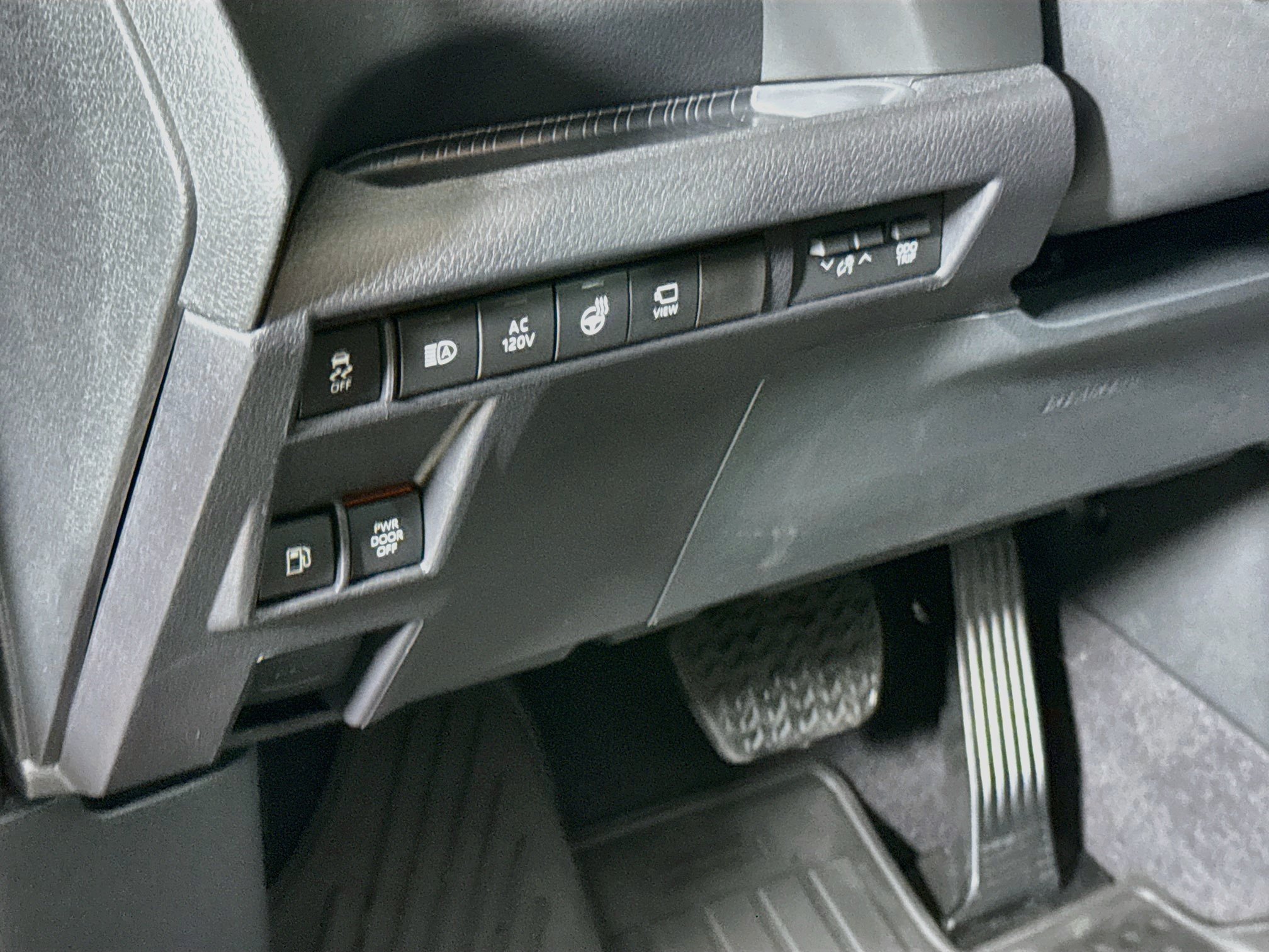 Used 2025 Toyota Sienna Platinum AWD/4WD image 10