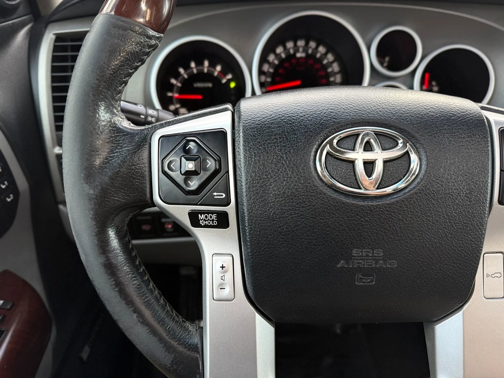 Used 2014 Toyota Sequoia Platinum w/ Preferred Accessory Package AWD/4WD image 29