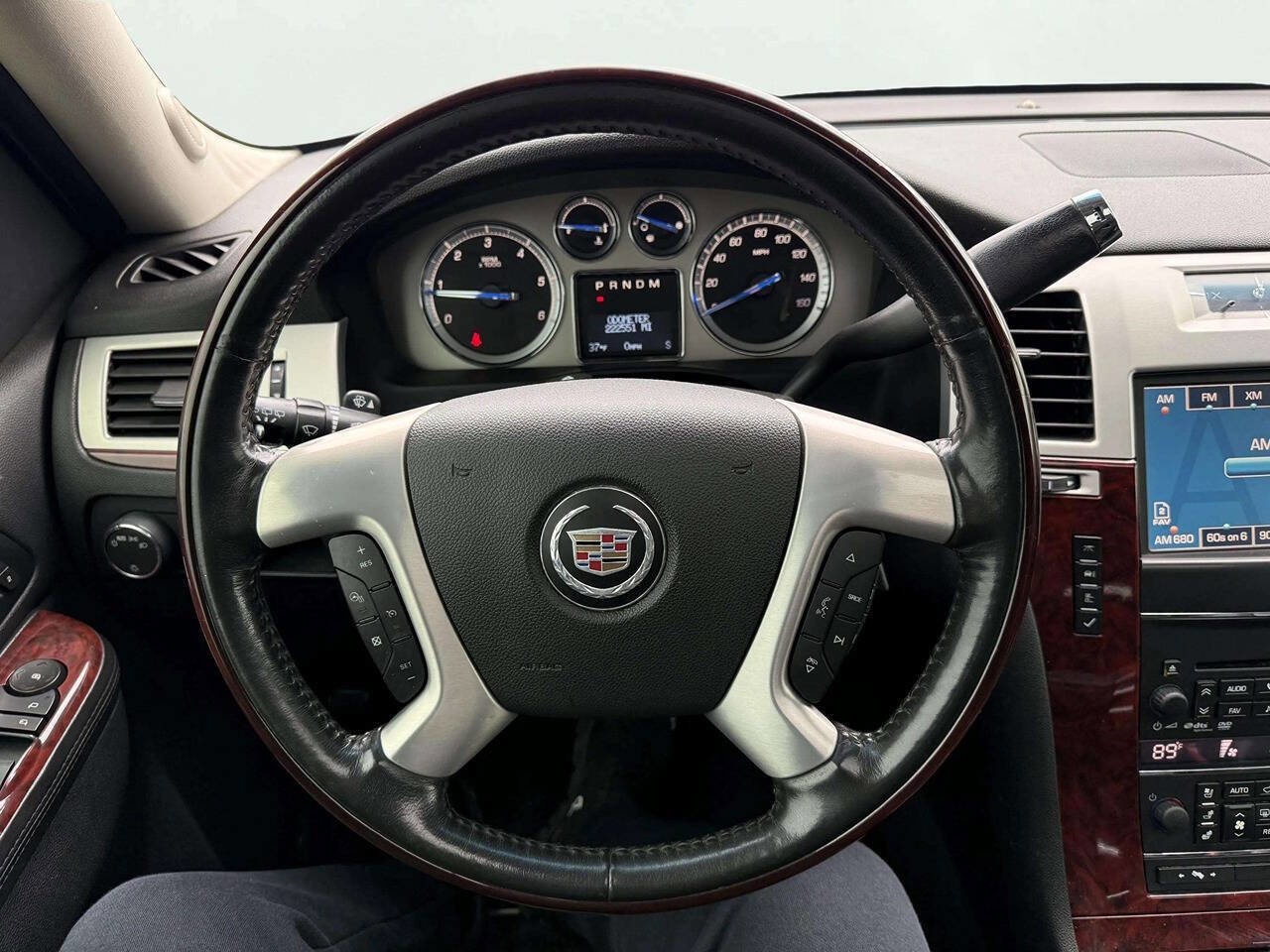 Used 2011 Cadillac Escalade Luxury AWD/4WD image 17