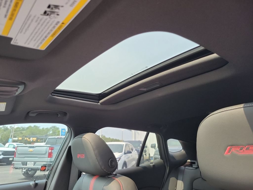 New 2026 Chevrolet Trax RS w/ Sunroof Package FWD image 18