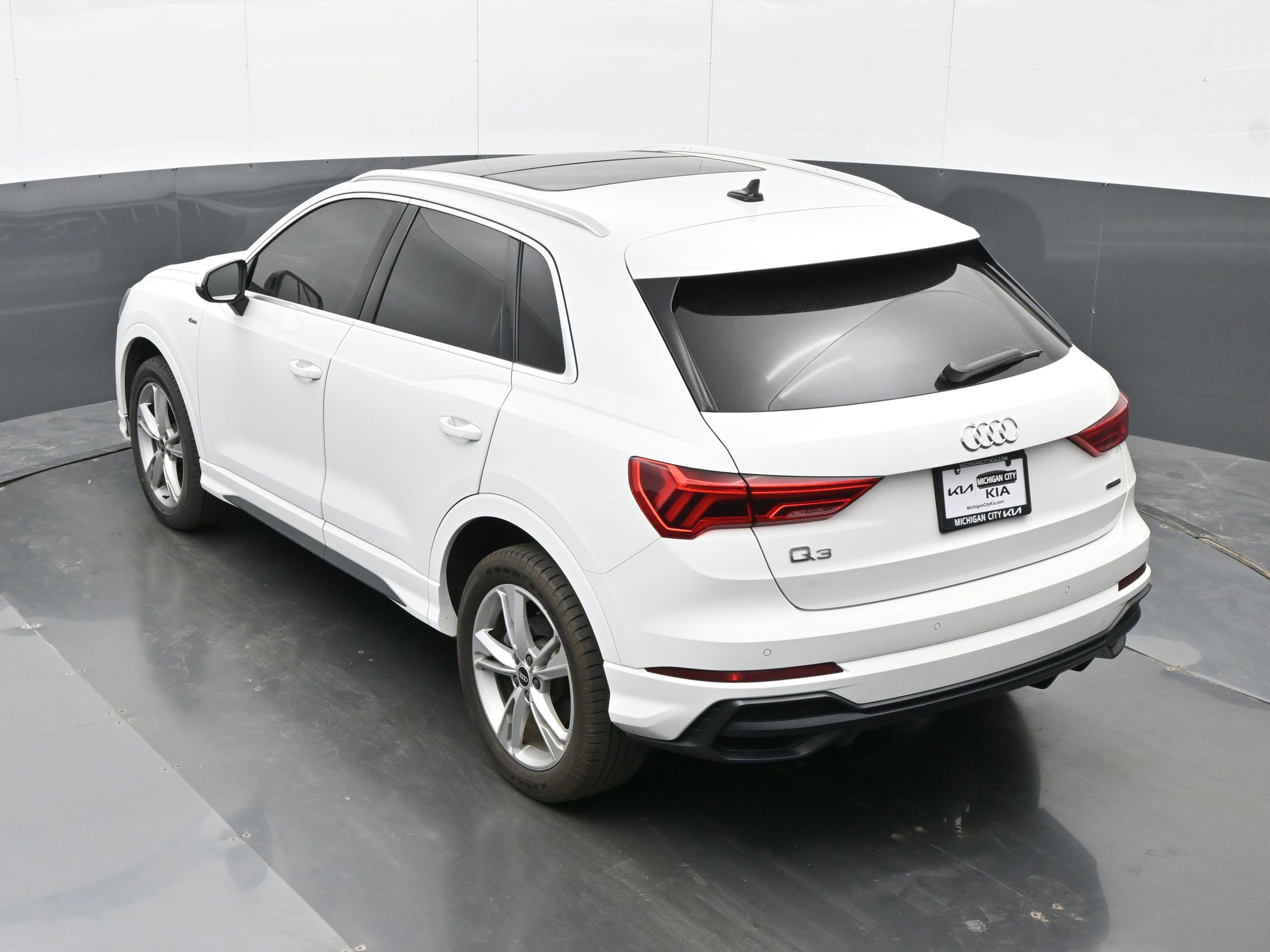 Used 2021 Audi Q3 2.0T Premium Plus w/ Premium Plus Package image 30