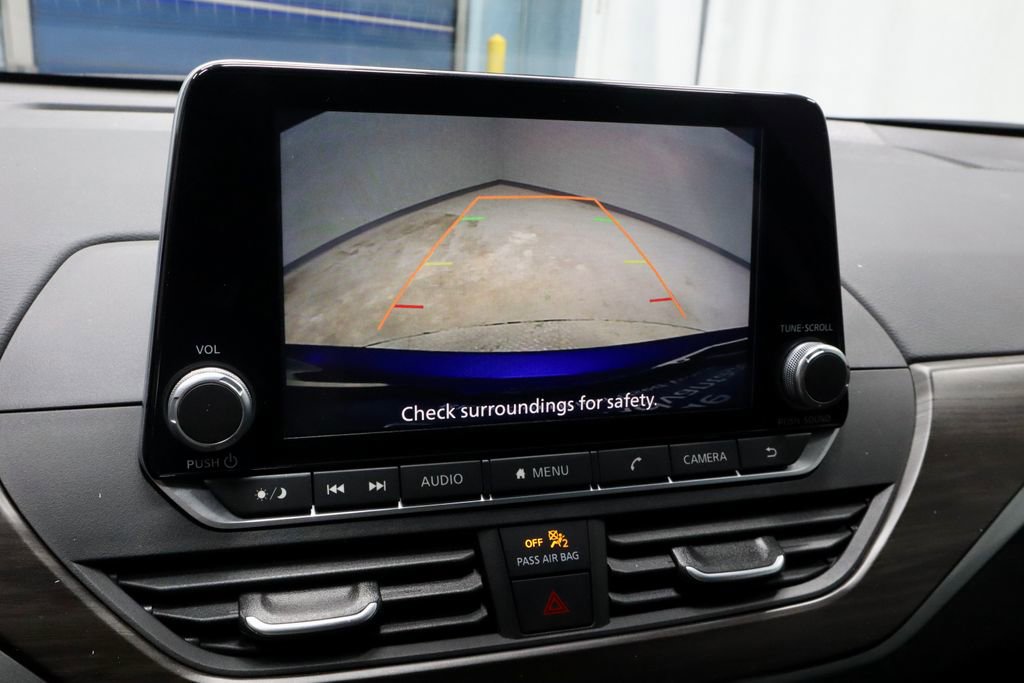 Used 2025 Nissan Altima 2.5 SV FWD image 2