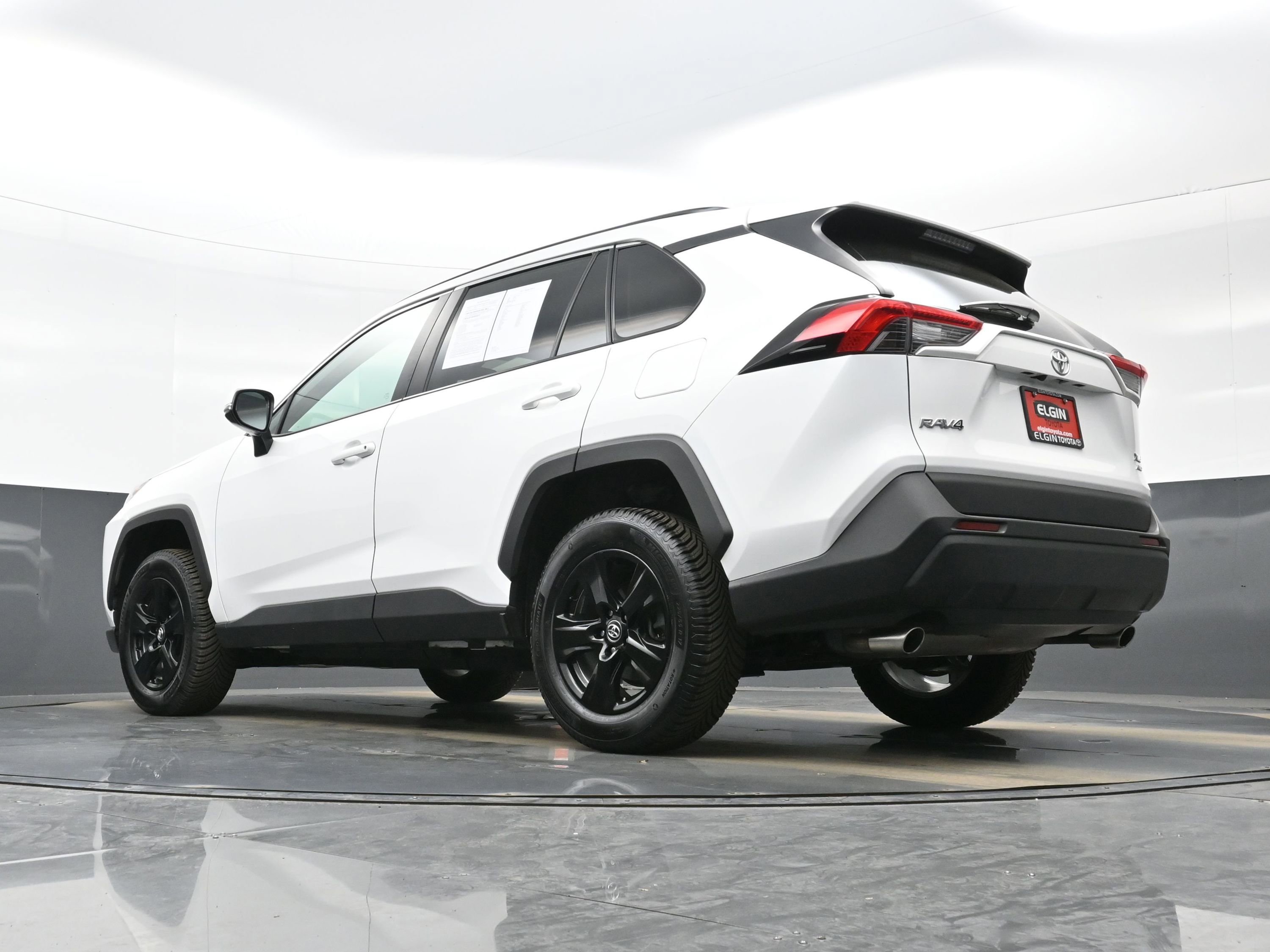Used 2021 Toyota RAV4 XLE AWD/4WD image 30