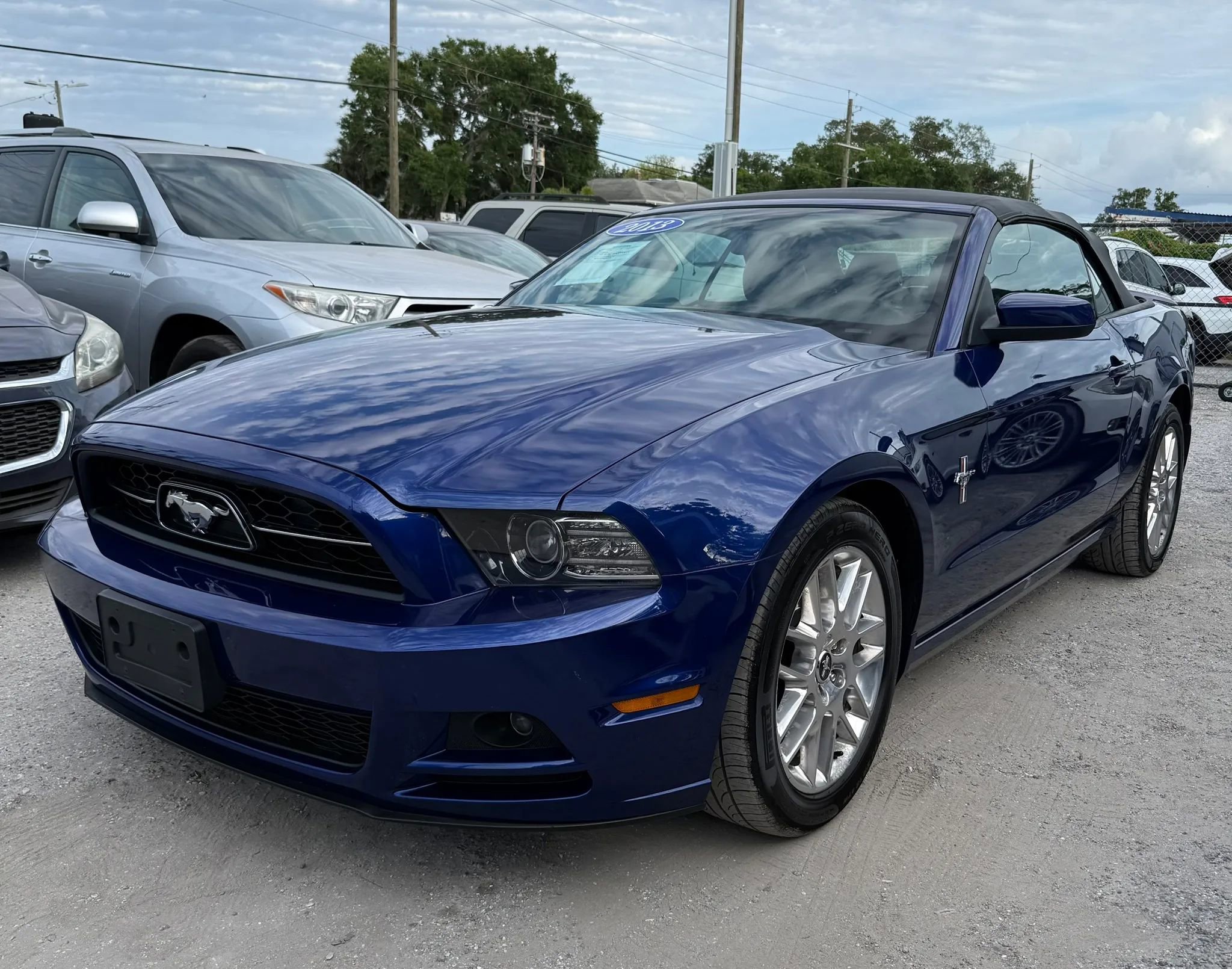Used 2013 Ford Mustang Premium RWD image 4