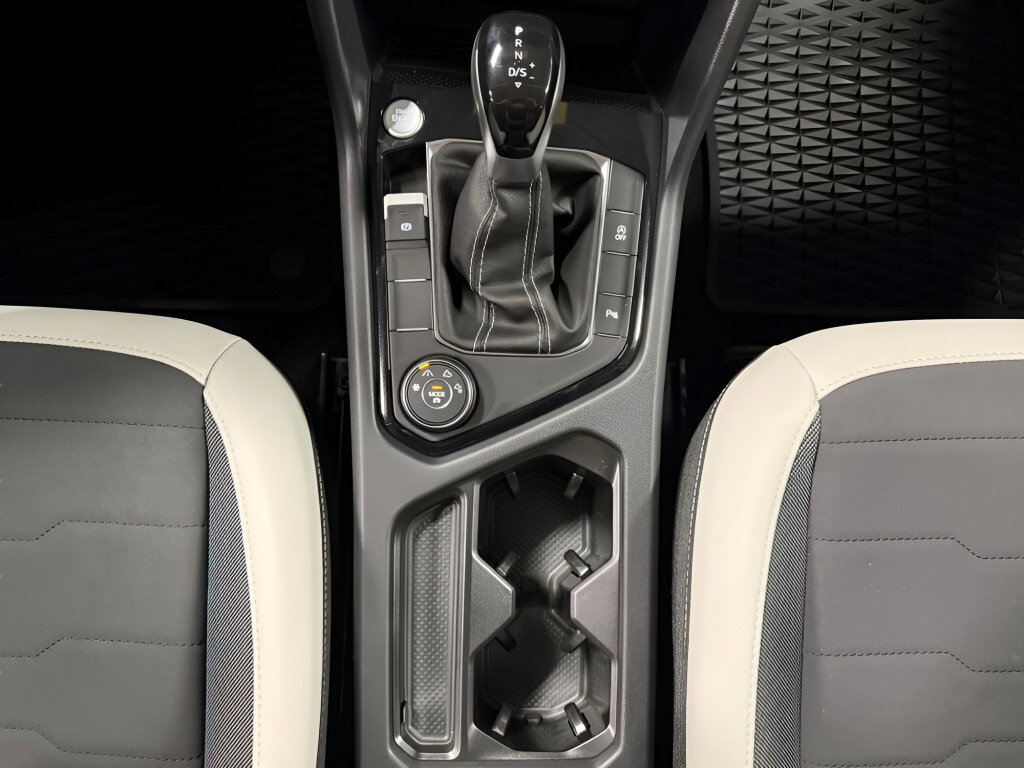 New 2025 Volkswagen Taos SE image 21