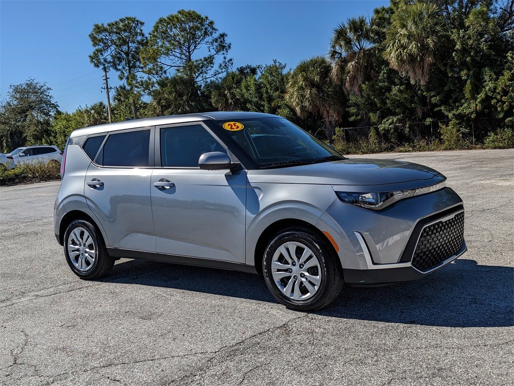 Certified 2025 Kia Soul LX image 2