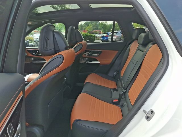 Used 2023 Mercedes-Benz GLC 300 4MATIC image 11