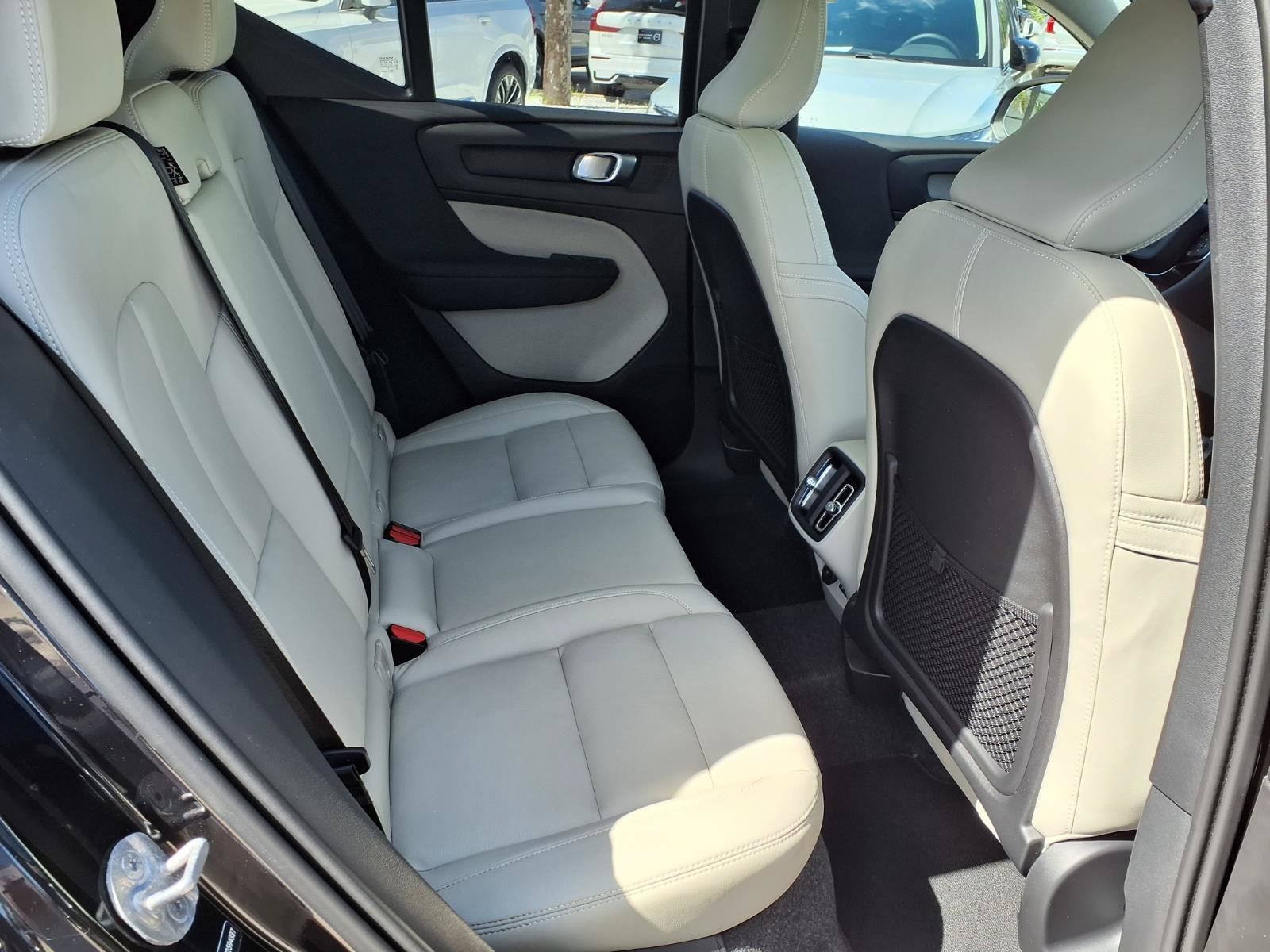 Certified 2025 Volvo XC40 B5 Ultra AWD/4WD image 15