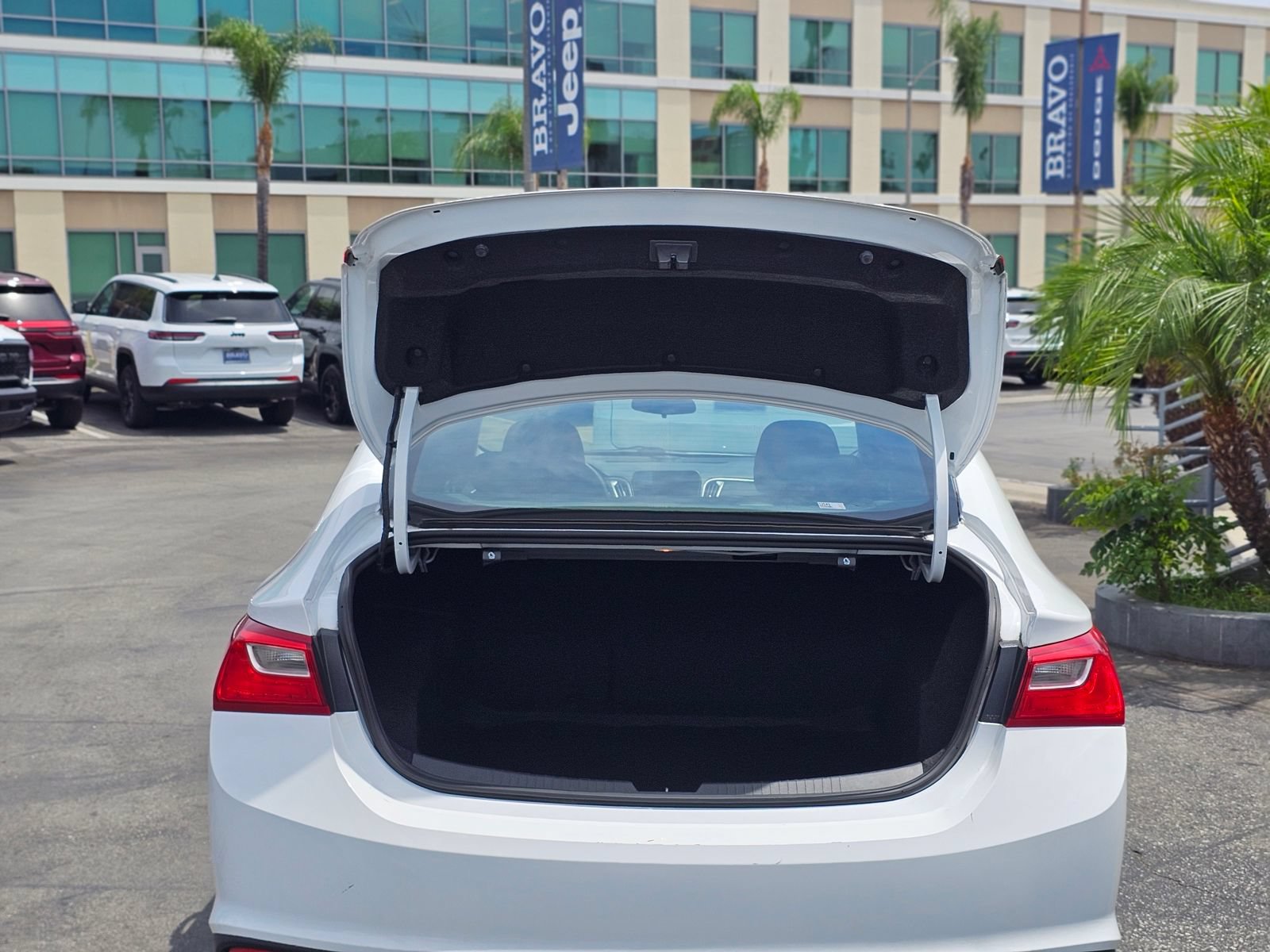 Used 2023 Chevrolet Malibu LT FWD image 9