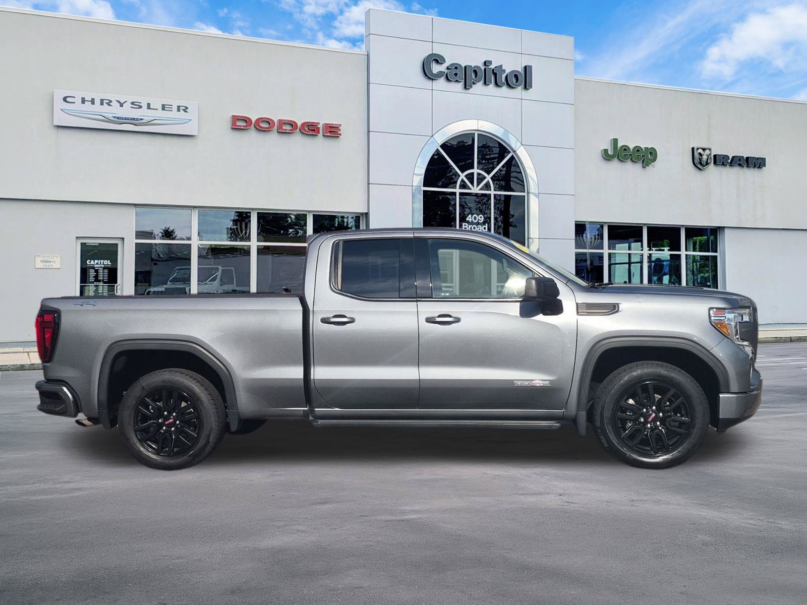 Used 2022 GMC Sierra 1500 Elevation AWD/4WD image 2
