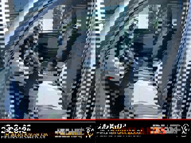 New 2025 Volkswagen Tiguan SE image 26