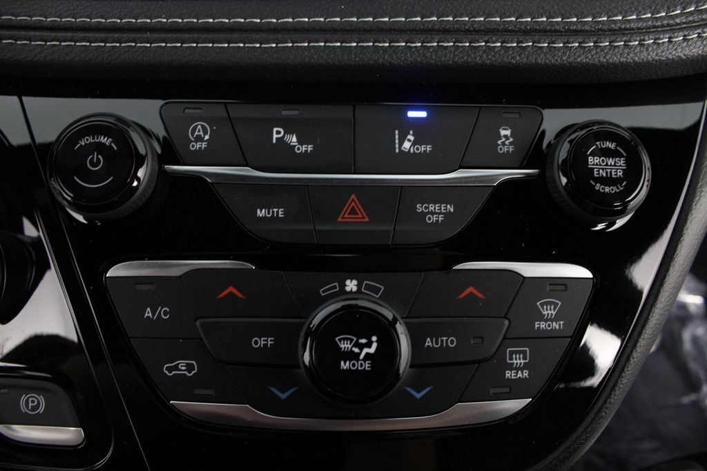 New 2027 Chrysler Pacifica Select FWD image 6