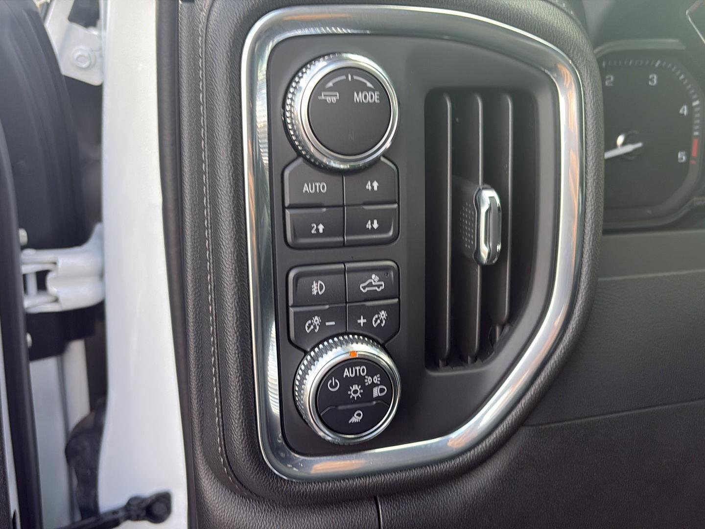 Used 2023 GMC Sierra 2500 Denali image 13