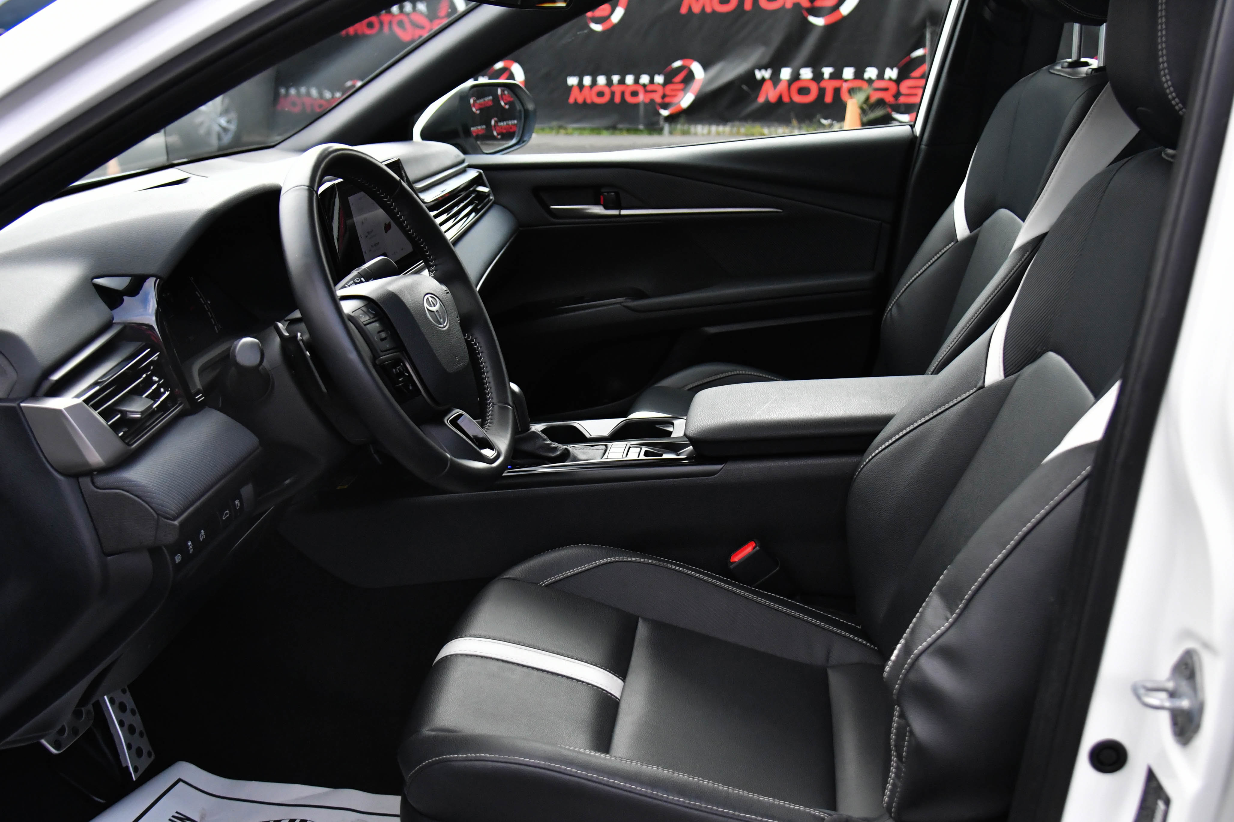 Used 2025 Toyota Camry SE image 18