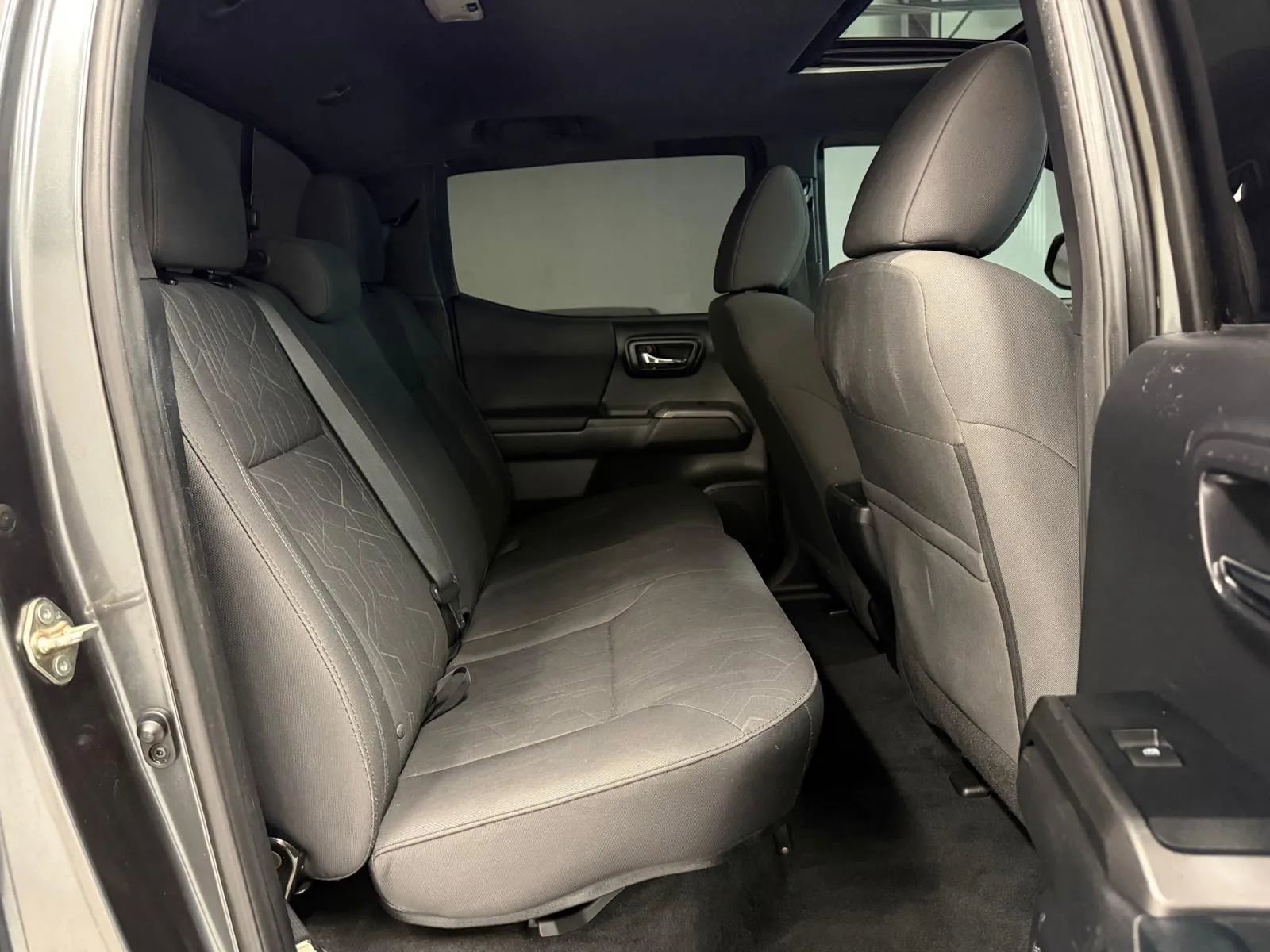 Used 2016 Toyota Tacoma TRD Off-Road AWD/4WD image 18