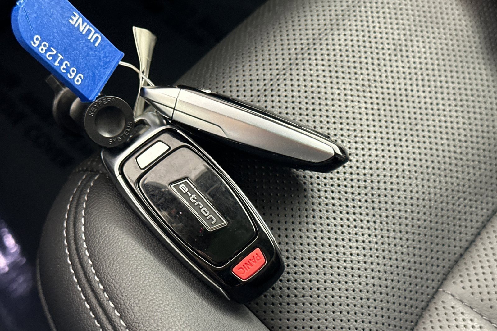 Used 2023 Audi e-tron Premium Plus w/ Premium Plus Package image 25