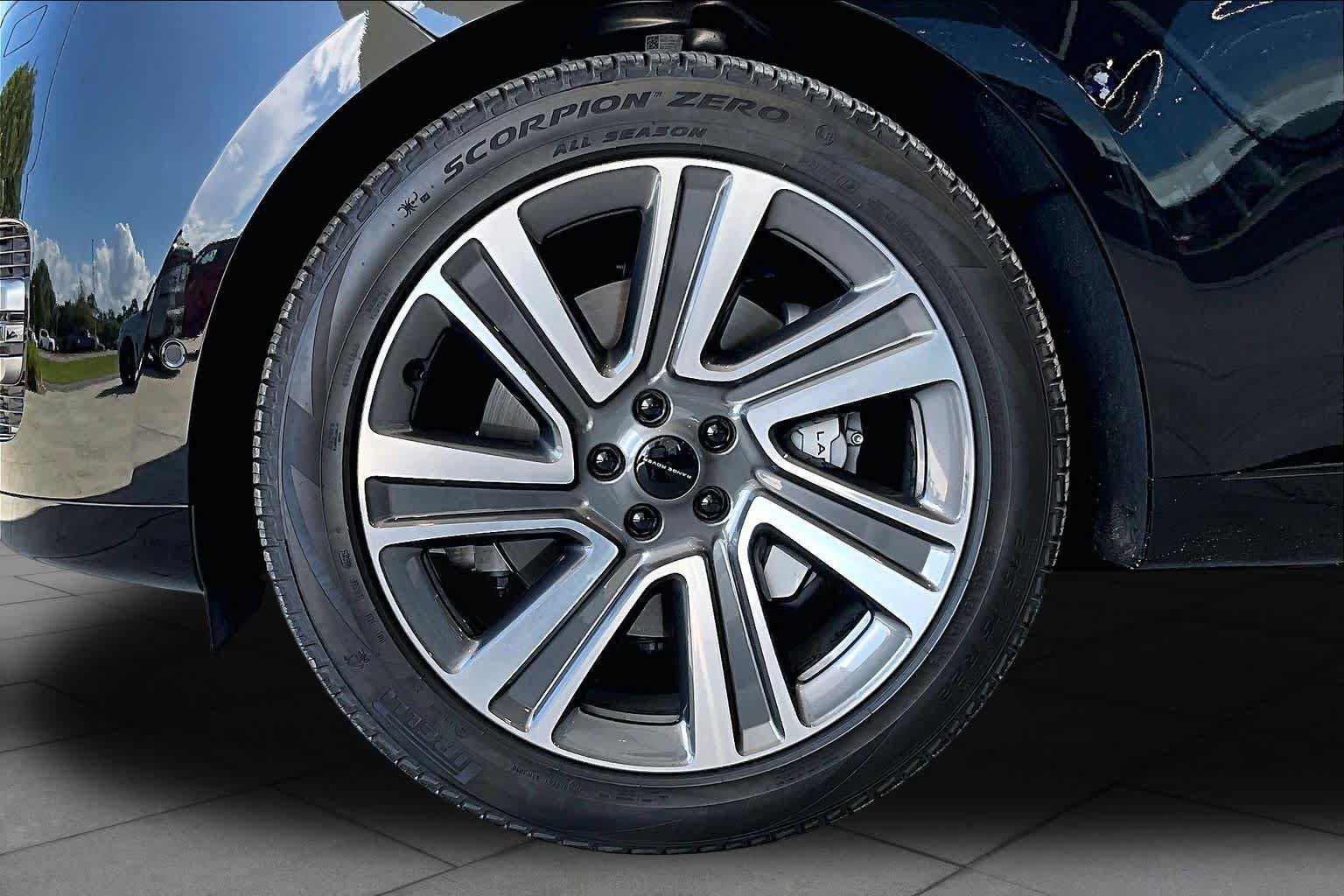 Used 2026 Land Rover Range Rover SE AWD/4WD image 10