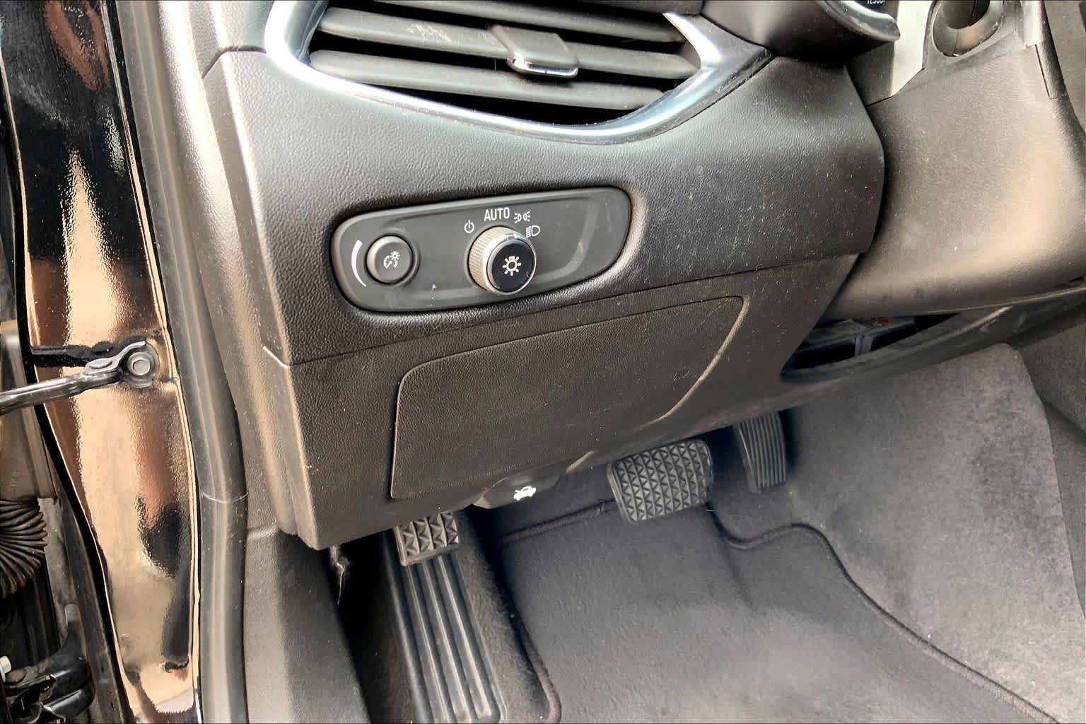 Used 2019 Chevrolet Malibu LT image 36