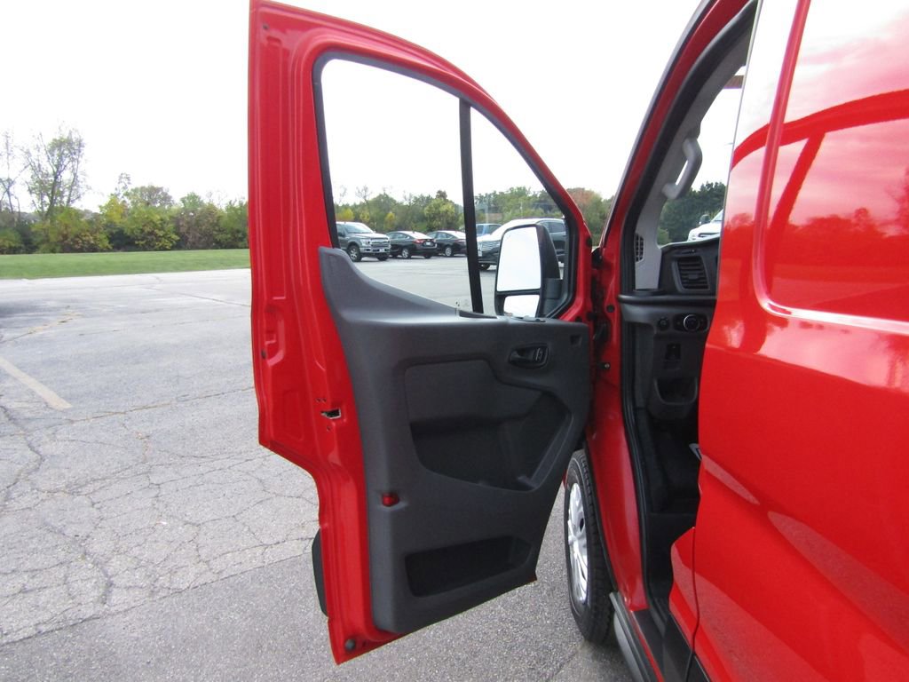 Used 2024 Ford E-Transit Low Roof image 17