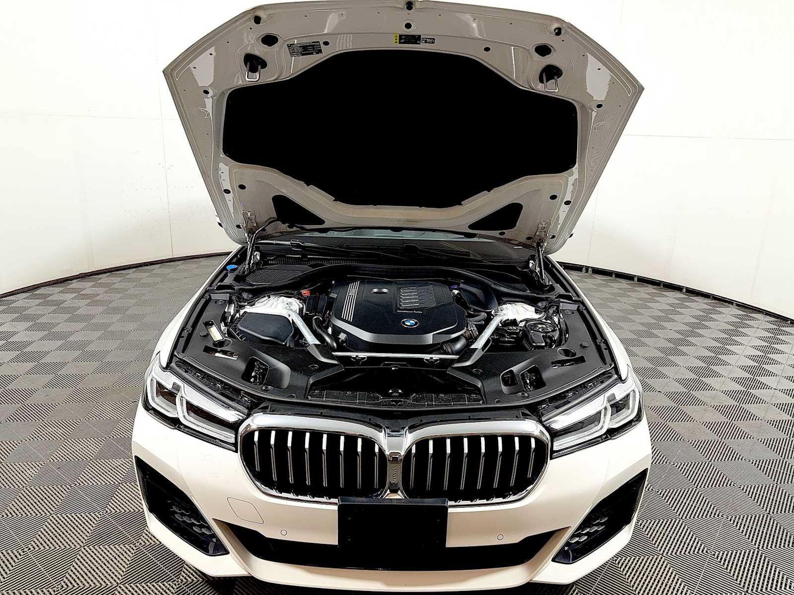 Used 2023 BMW 540i xDrive w/ M Sport Package AWD/4WD image 31