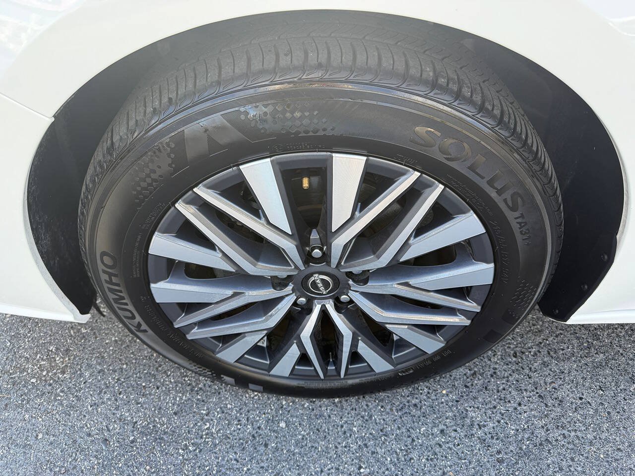 Used 2025 Nissan Altima 2.5 SV FWD image 10