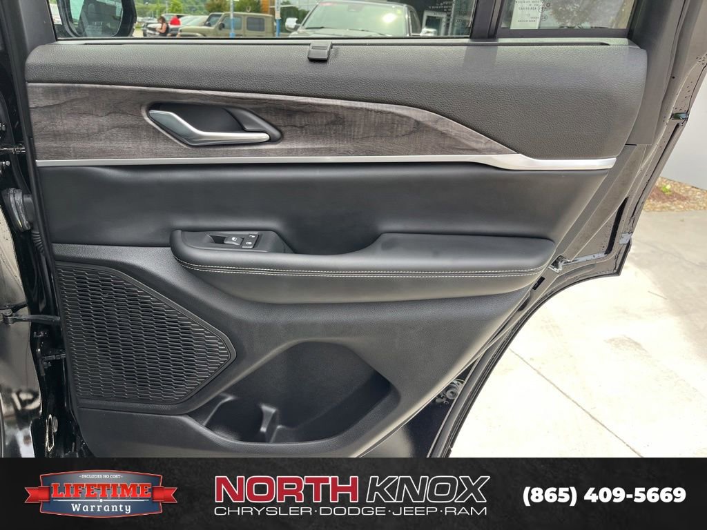 Used 2024 Jeep Grand Cherokee Limited w/ Luxury Tech Group II AWD/4WD image 24