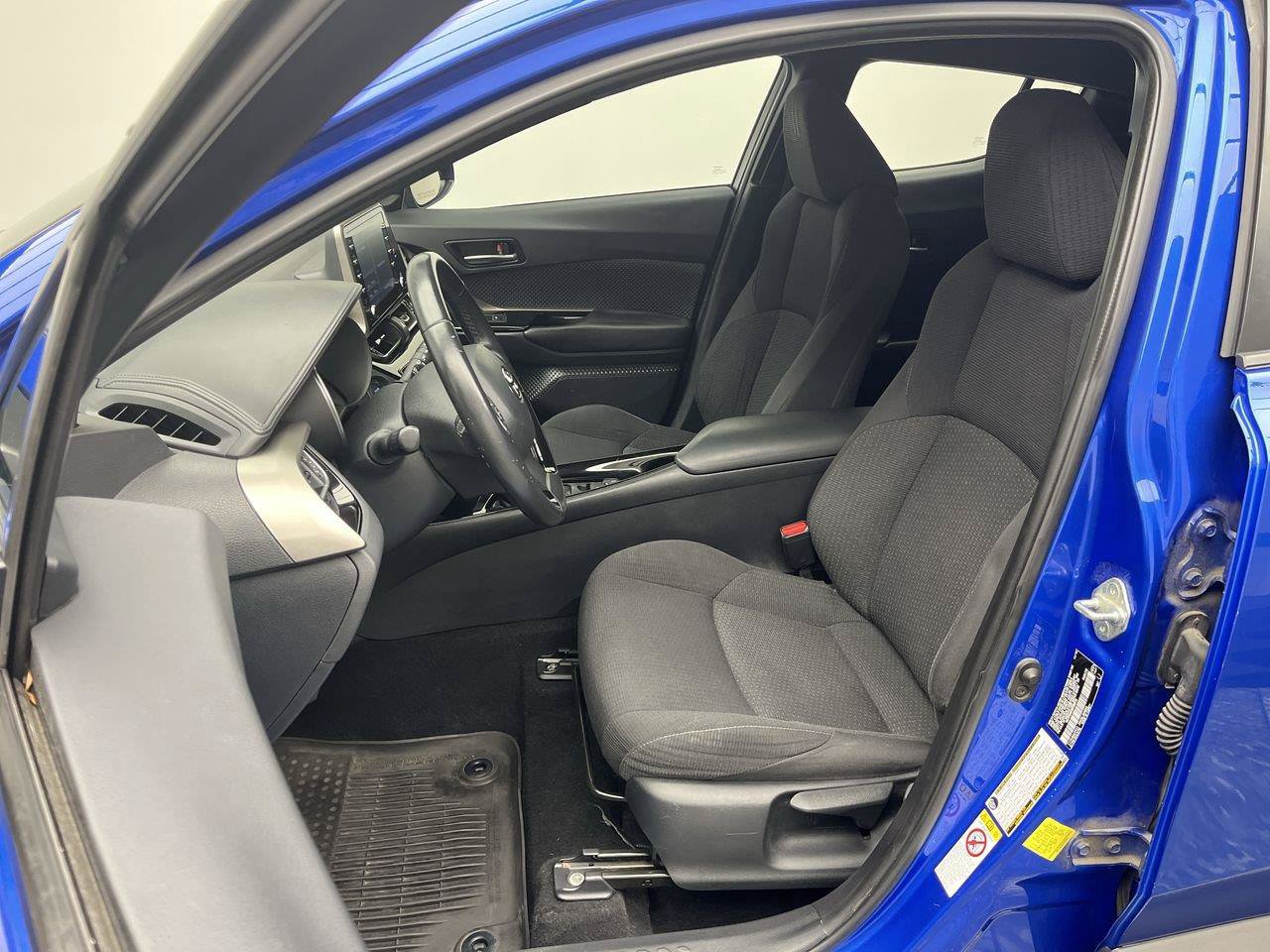 Used 2019 Toyota C-HR XLE FWD image 9
