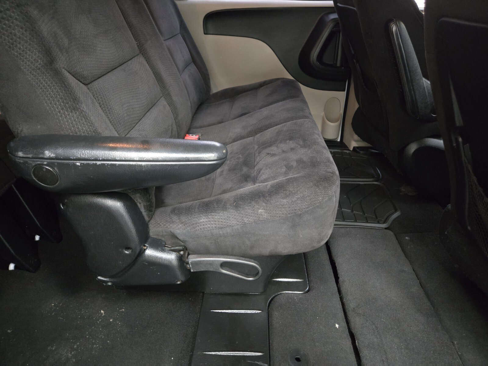 Used 2014 Dodge Grand Caravan American Value Package FWD image 8