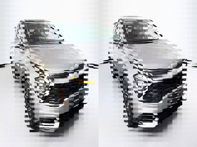 Certified 2025 Kia Sportage LX image 3