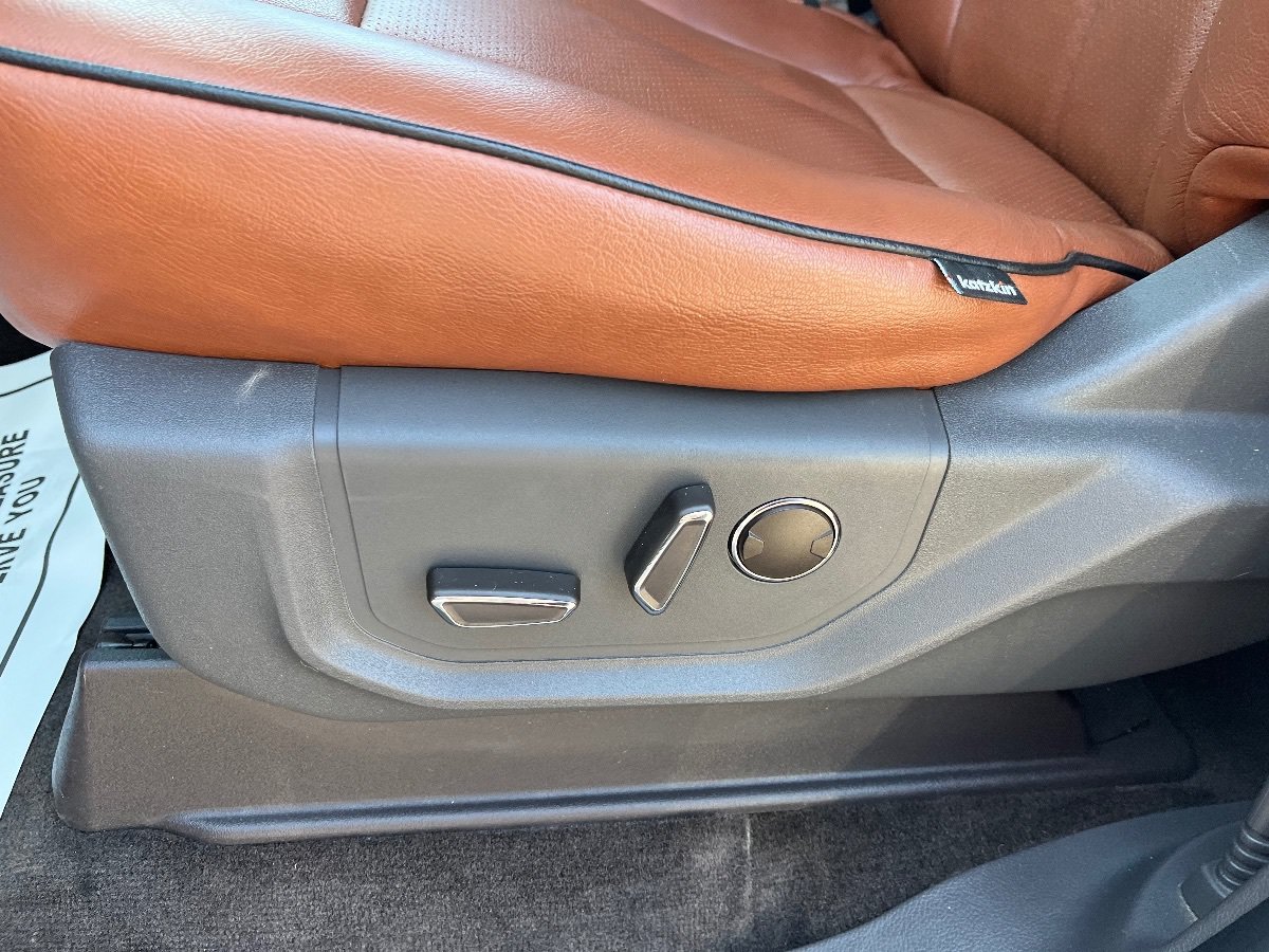 Used 2018 Ford Expedition XLT w/ Equipment Group 202A RWD image 26