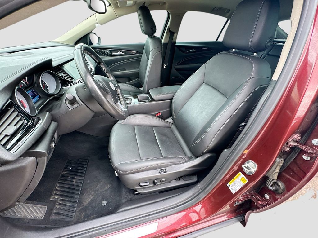 Used 2018 Buick Regal Essence w/ Driver Confidence Package #1 FWD image 26