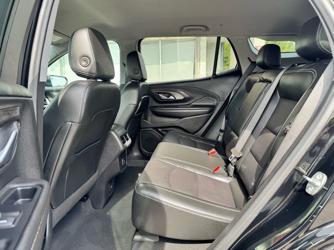Used 2023 GMC Terrain SLT image 35