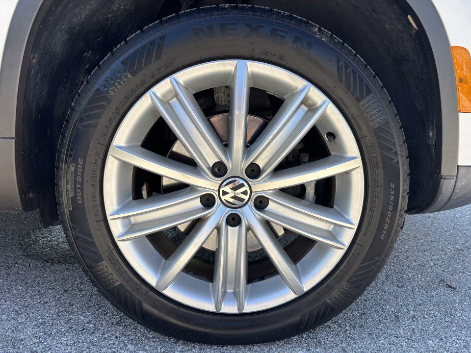Used 2014 Volkswagen Tiguan SE FWD image 30