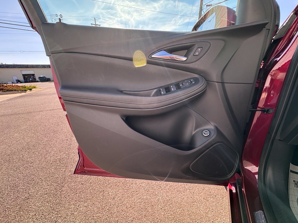 Used 2023 Buick Encore GX Select w/ Sport Touring Package FWD image 11