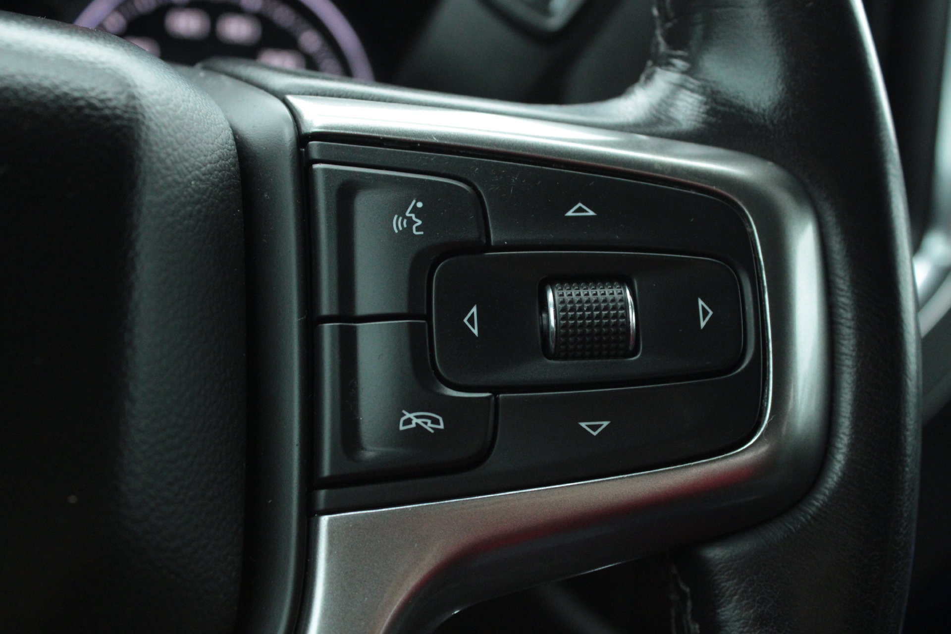 Used 2020 Chevrolet Silverado 1500 LTZ AWD/4WD image 39