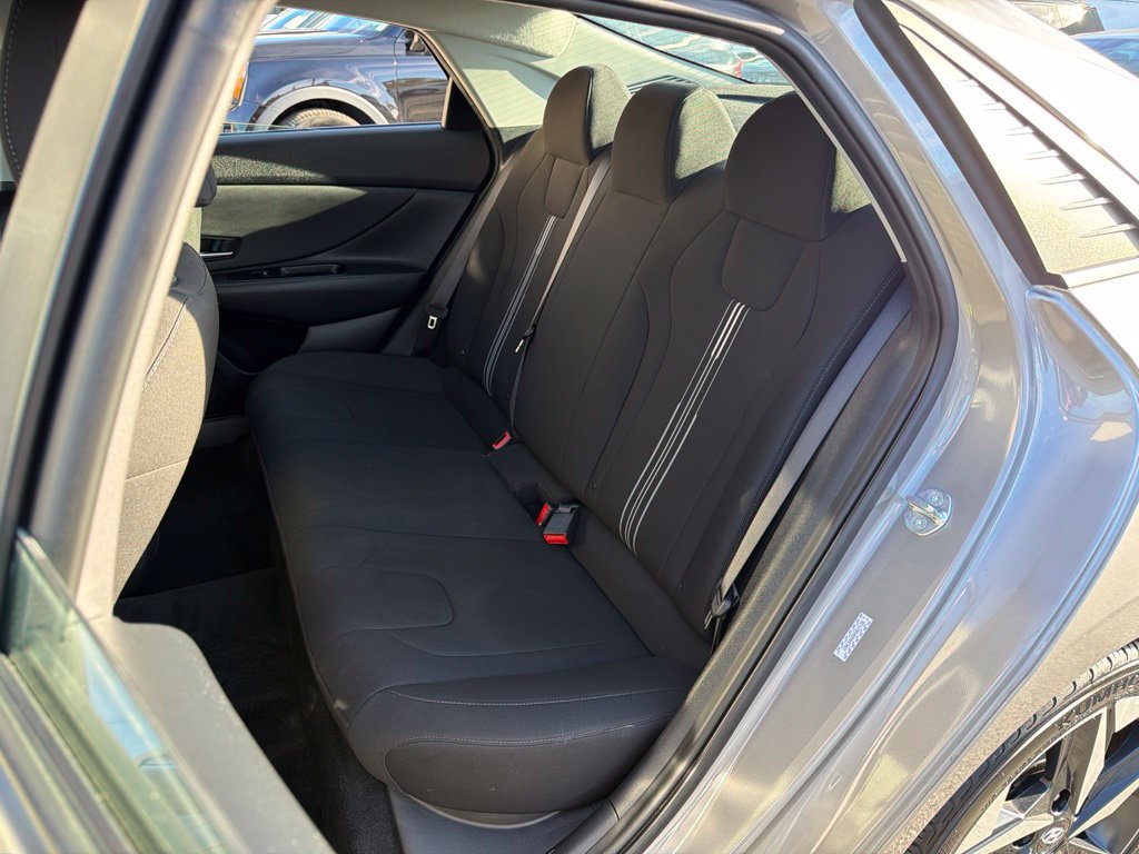 Used 2023 Hyundai Elantra SEL w/ Convenience Package FWD image 21