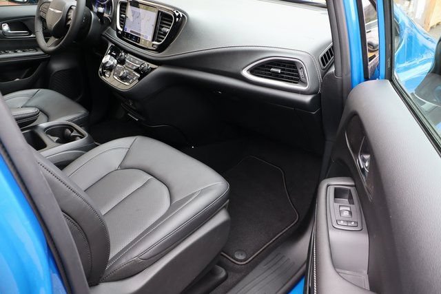 New 2026 Chrysler Pacifica Select w/ S Appearance Package FWD image 53