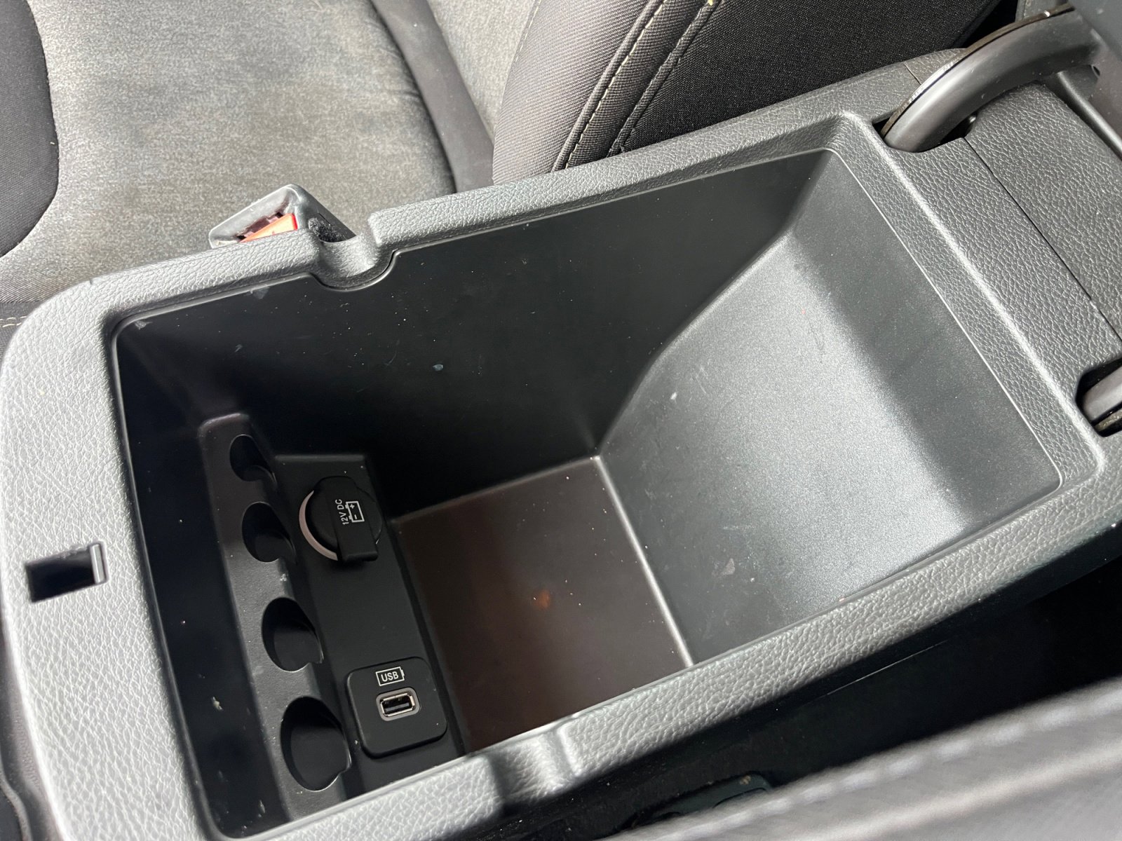 Used 2015 Jeep Cherokee Sport image 15