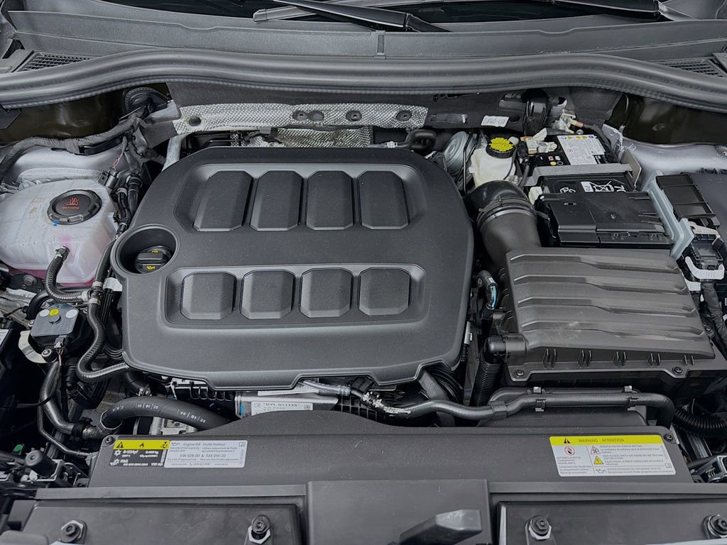 Used 2025 Volkswagen Tiguan SE image 32